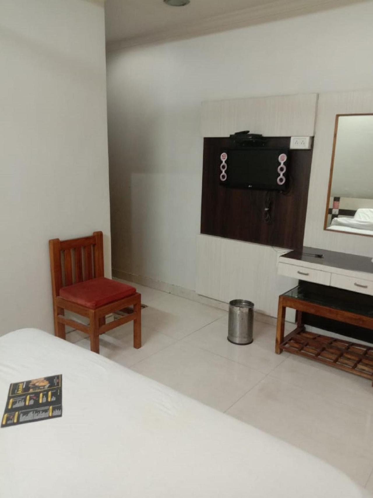 Hotel Anand Jhānsi Exterior foto